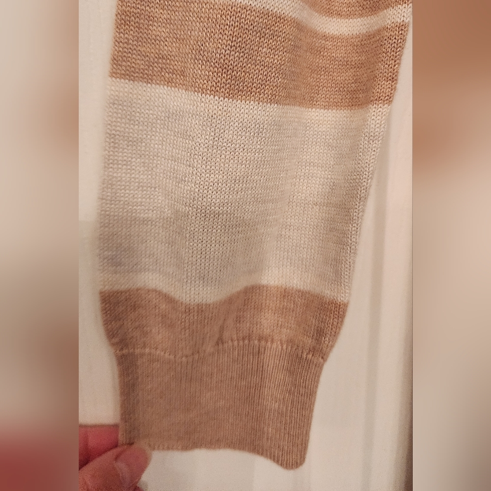 One grey day long open front duster in tan and gray stripes. Size Large - Picture 6 of 10